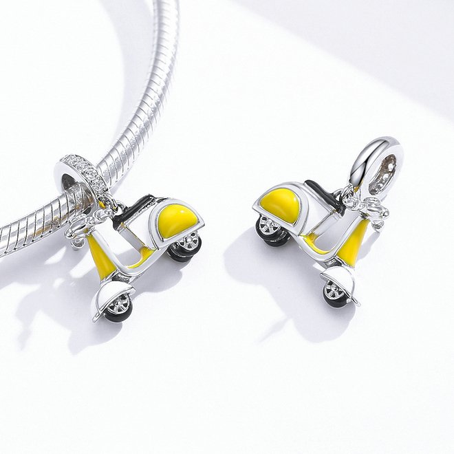 Charm Scooter, colgante